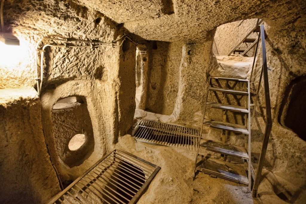 SPECIAL PACKAGE TOUR HO CHI MINH CITY CUCHI TUNNELS MEKONG DELTA 3 DAYS 2 NIGHTS PACKAGE DEPART FROM SAIGON VIETNAM 