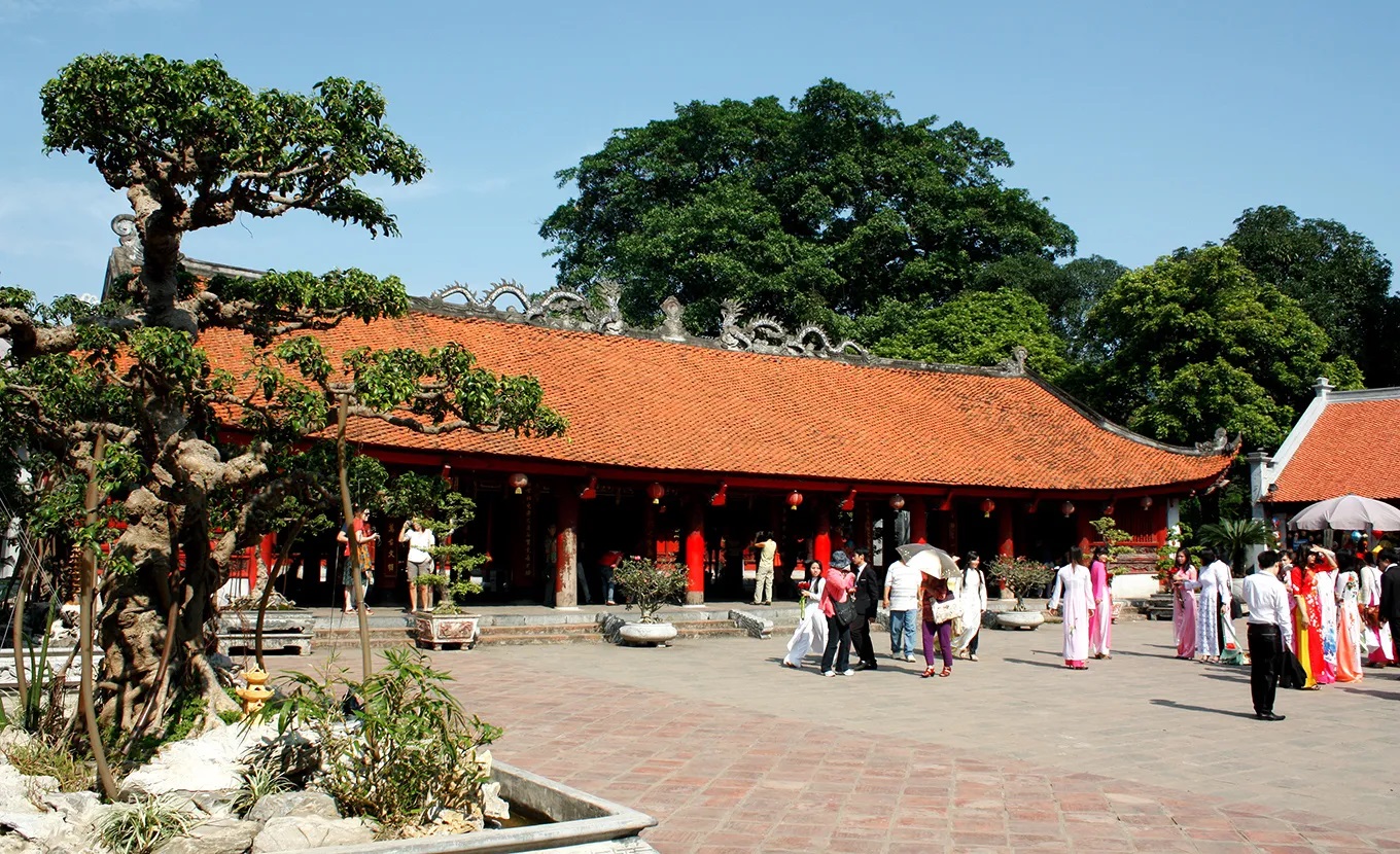 FULL DAY HANOI CITY TOUR: Tran Quoc Pagoda, Ho Chi Minh Mausoleum complex; Temple of Literature 
