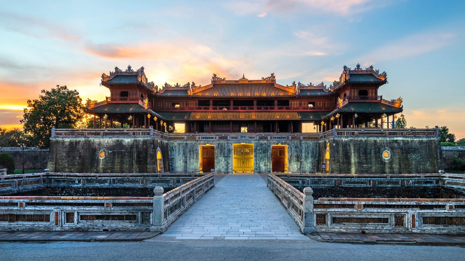 DISCOVERY CENTRAL VIETNAM PACKAGE TOUR 5 DAYS 4 NIGHTS : DA NANG-HOI AN – BA NA HILLS – HUE DEPART FROM HANOI /HOCHIMINH CITY 