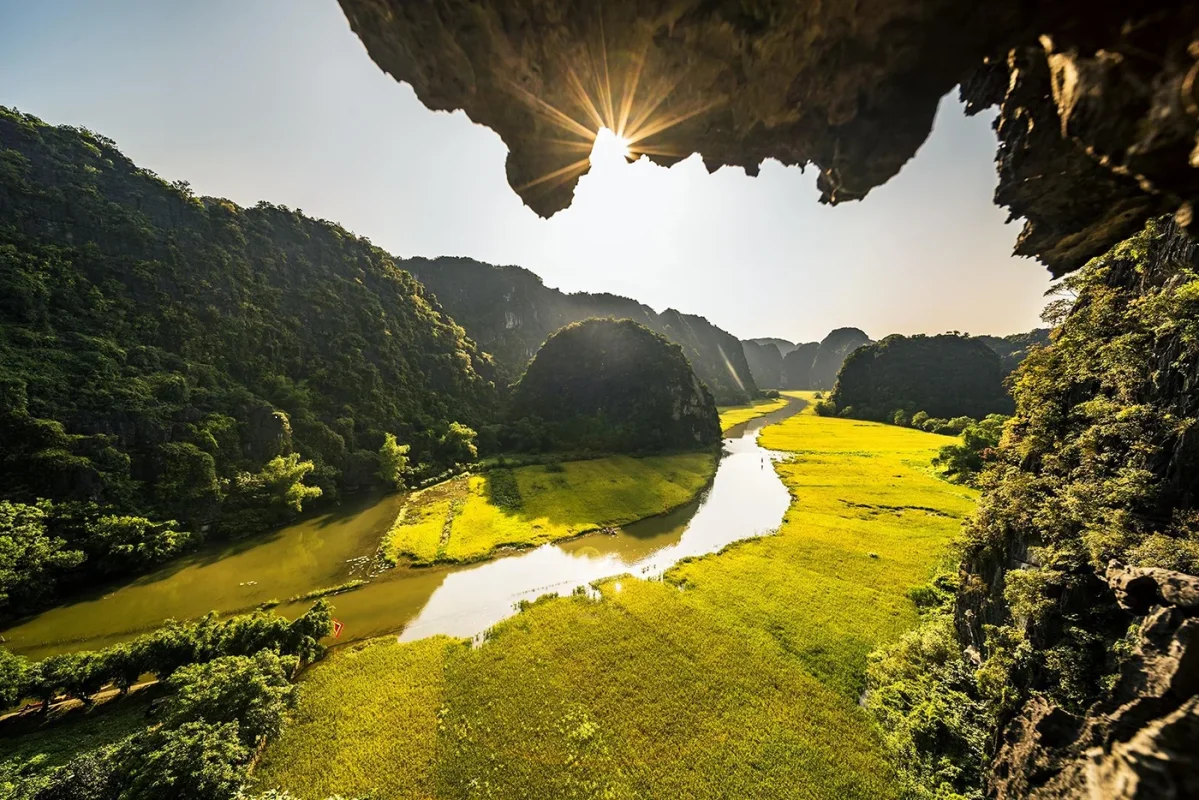 FULLDAY DISCOVERY TOUR INCENSE VILLAGE - TAM COC BOATING - HOA LU ANCIENT CAPITAL DEPARTS FROM HANOI VIETNAM 